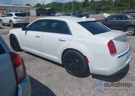 2020 Chrysler 300 Touring z USA, uszkodzony, nr VIN 2C3CCAAG5LH115641